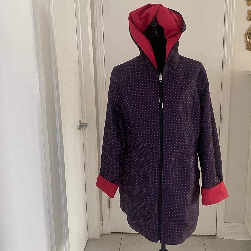 REVERSIBLE Hooded Polka Dot Print in Blue Red polka dots reverse Red size Medium - Picture 3 of 17
